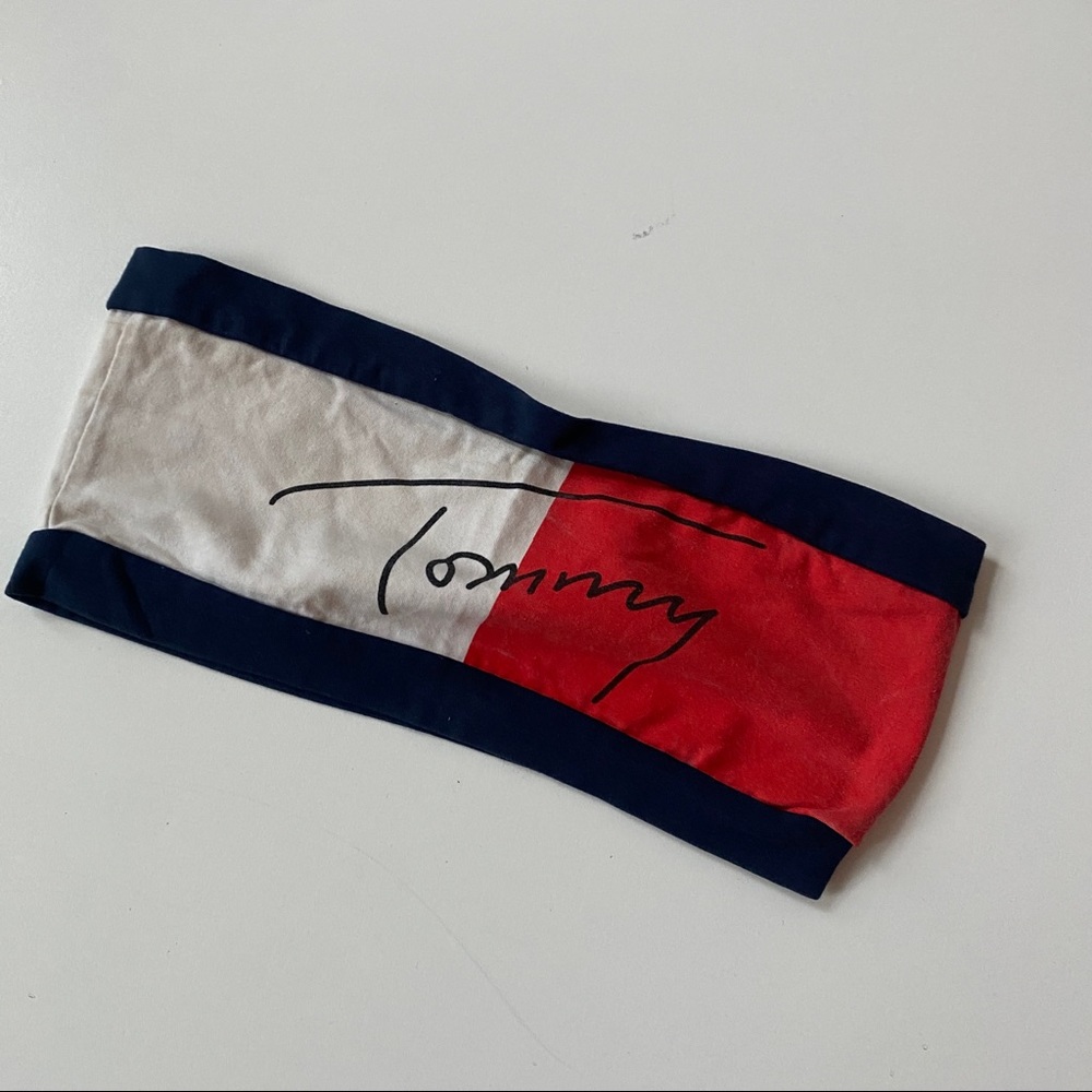 Tommy Hilfiger Y2k crop top Aliyah look